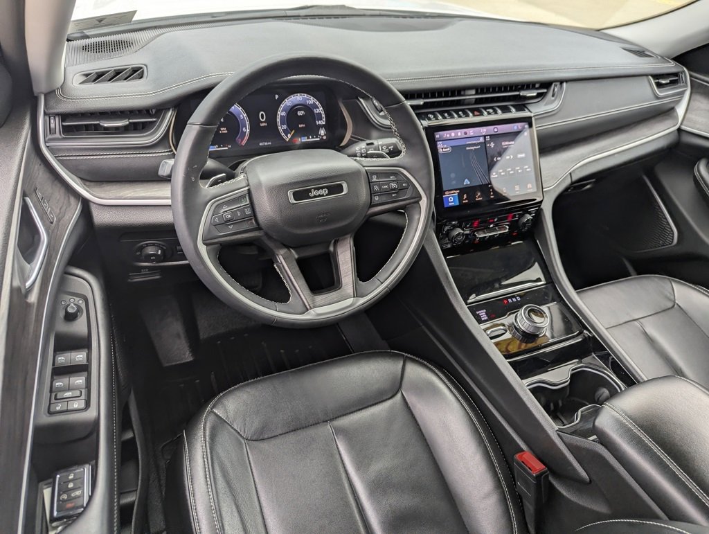 Used 2023 Jeep Grand Cherokee Limited image 21