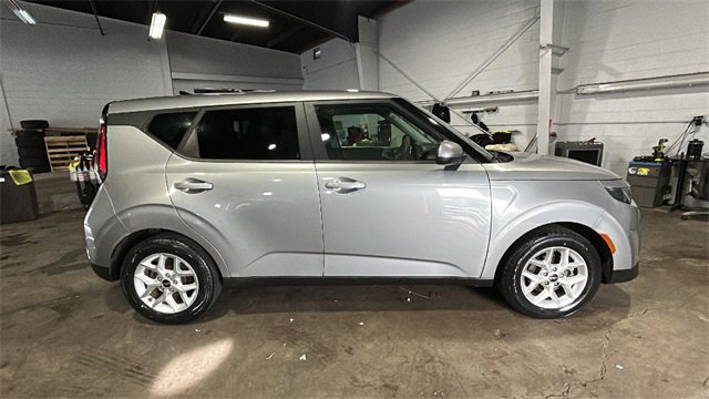 Used 2023 Kia Soul LX w/ LX Technology Package image 6