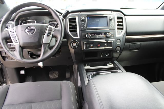 Used 2018 Nissan Titan SV w/ SV Convenience Package RWD image 20