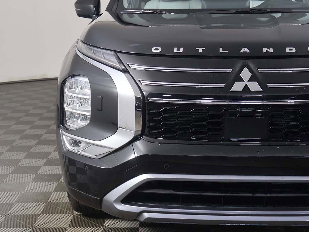 New 2025 Mitsubishi Outlander AWD image 18