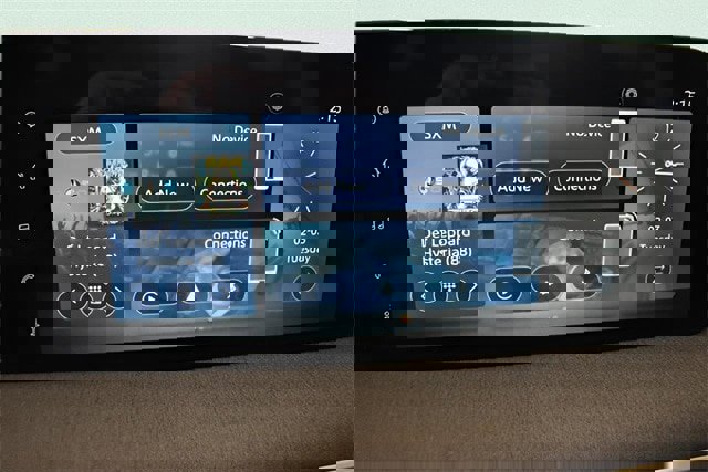 Used 2025 Nissan Kicks SV image 8