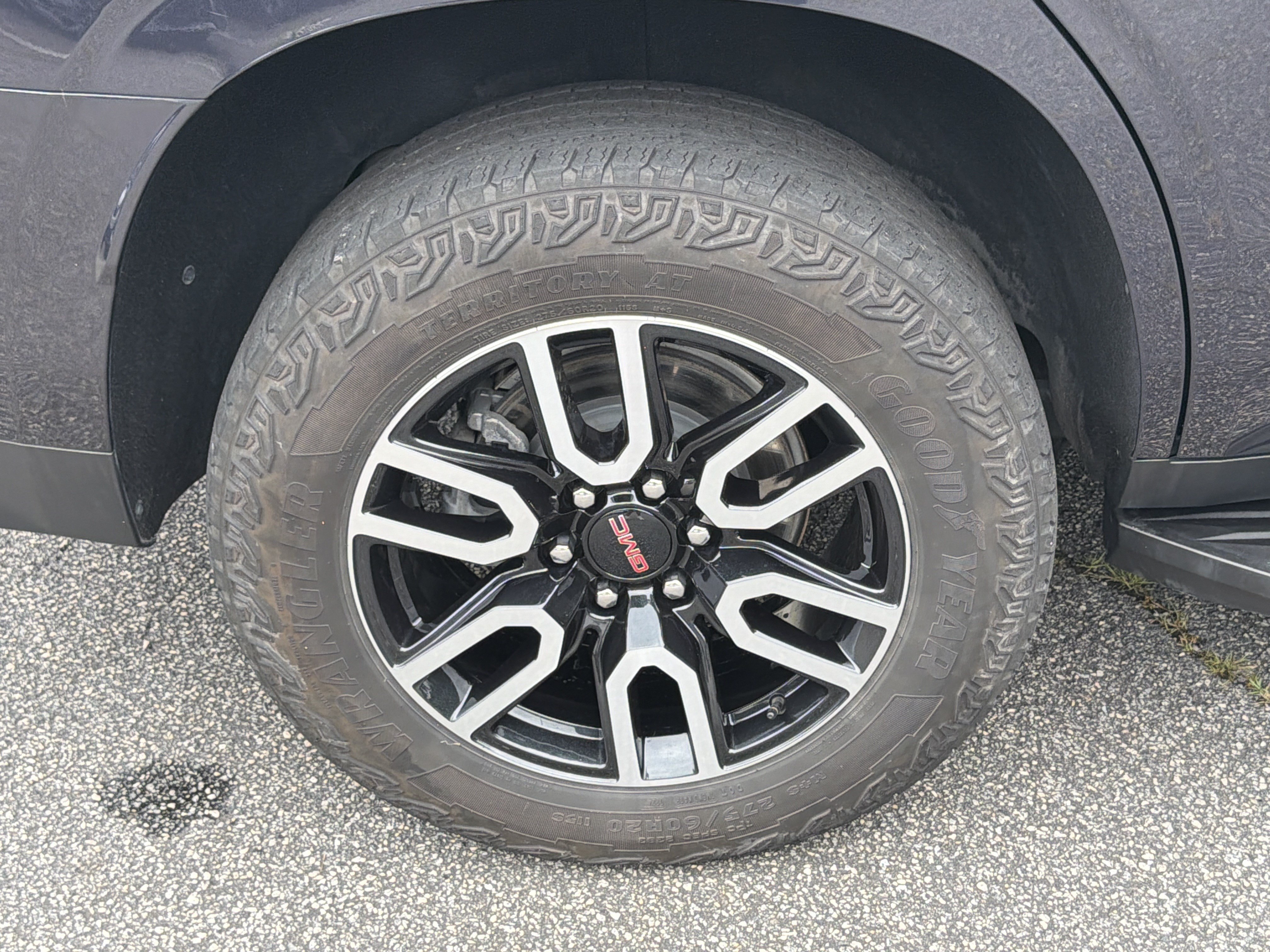 Used 2024 GMC Yukon AT4 AWD/4WD image 17