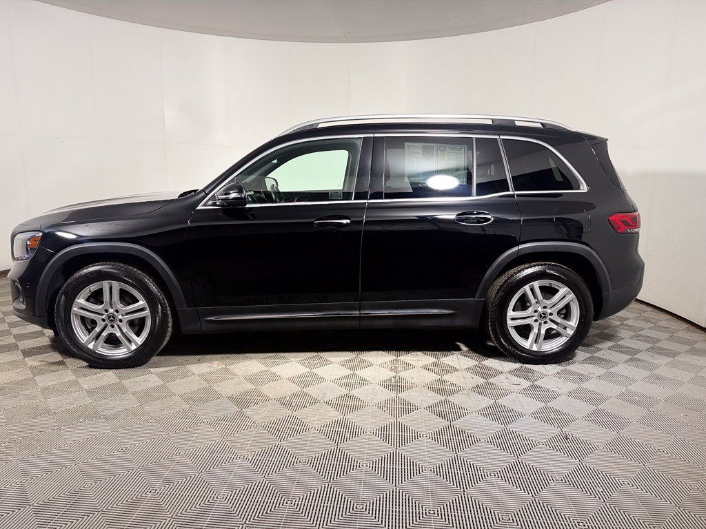 Used 2023 Mercedes-Benz GLB 250 4MATIC w/ Premium Package image 3