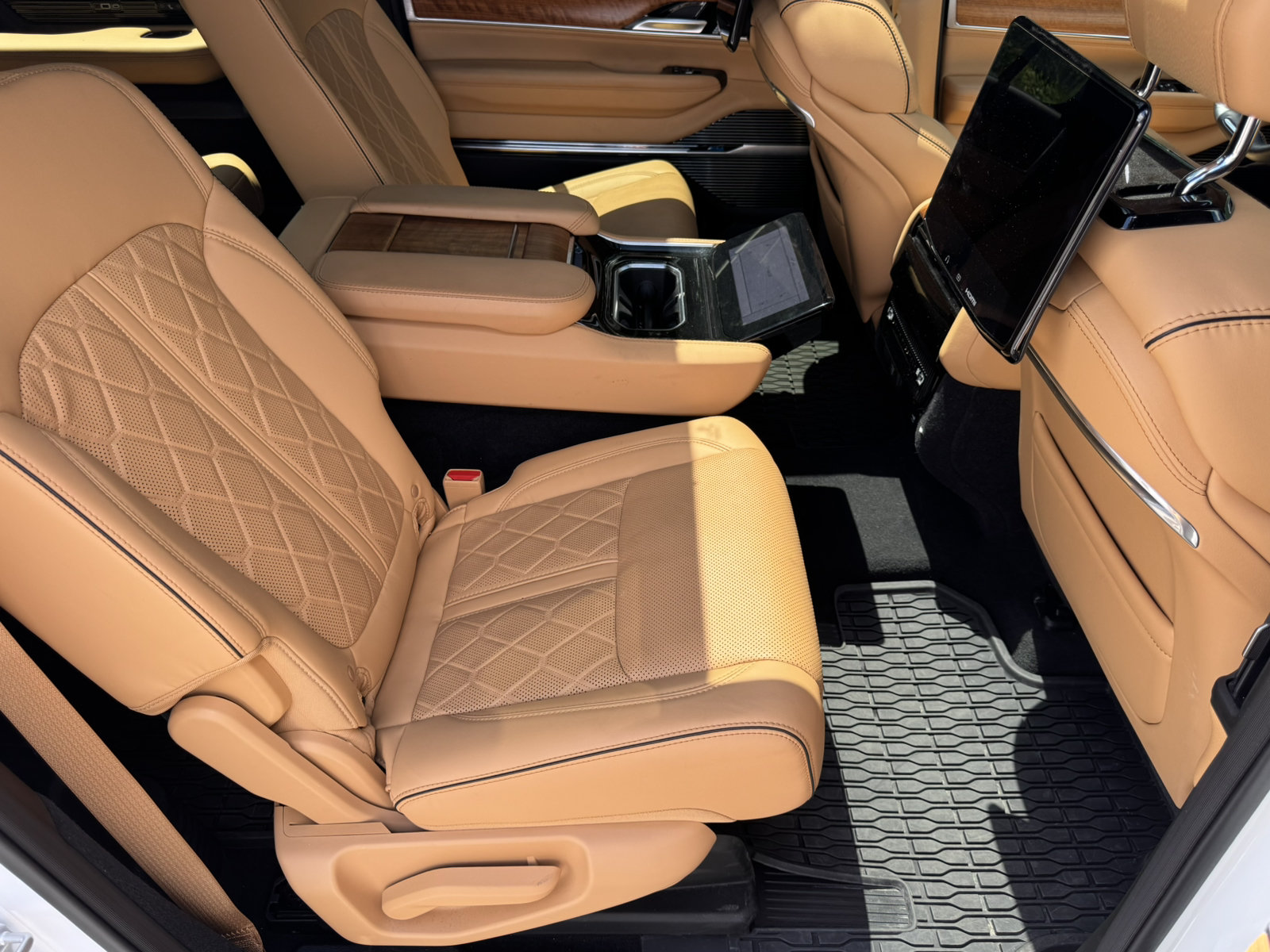 Used 2025 Jeep Grand Wagoneer L Series III w/ Rear Seat Video Group 1 AWD/4WD image 20