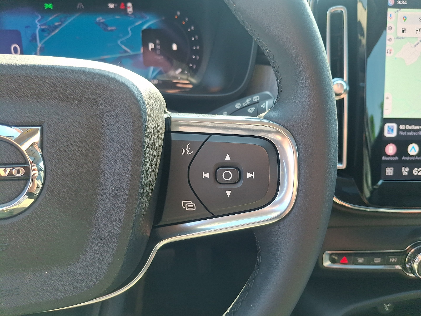 Certified 2023 Volvo XC40 B5 Ultimate w/ Protection Package Premier AWD/4WD image 24
