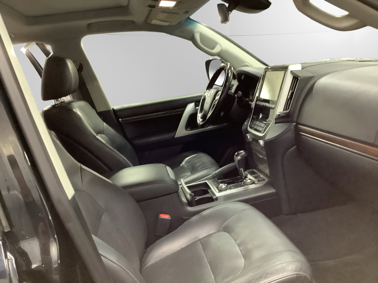 Certified 2018 Toyota Land Cruiser w/ Carpet Mat Package image 15