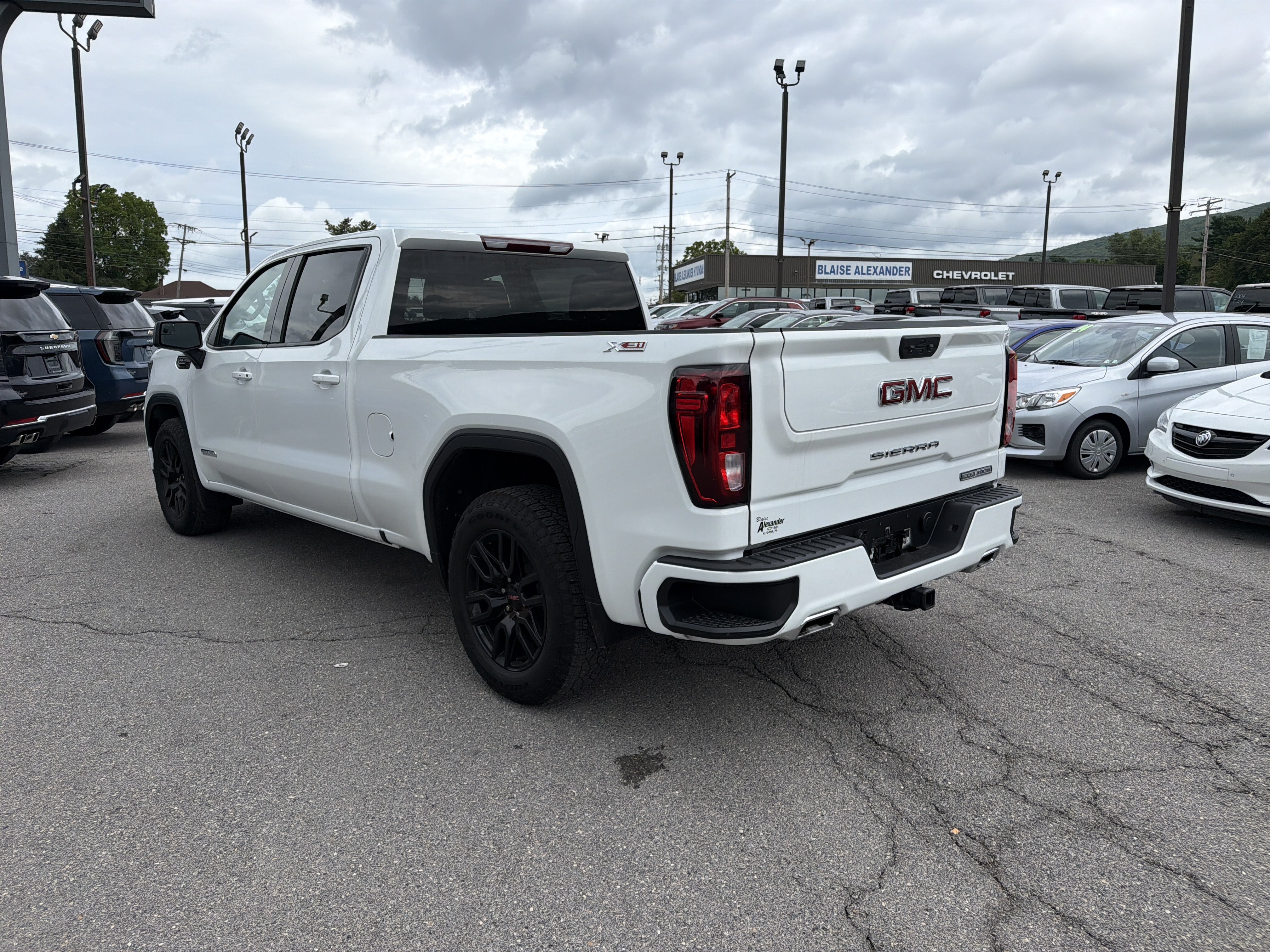 Used 2023 GMC Sierra 1500 Elevation w/ X31 Off-Road Package AWD/4WD image 7