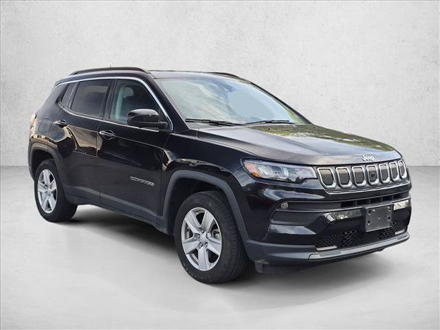 Used 2022 Jeep Compass Latitude w/ Sun and Sound Group AWD/4WD image 3