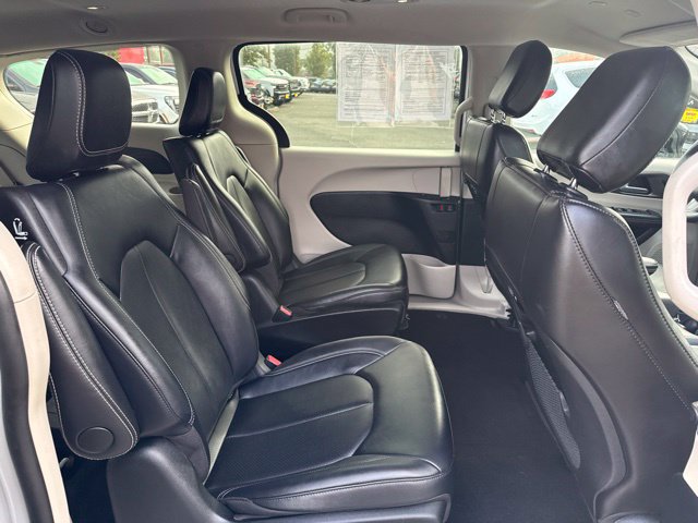 Used 2024 Chrysler Pacifica Limited FWD image 10