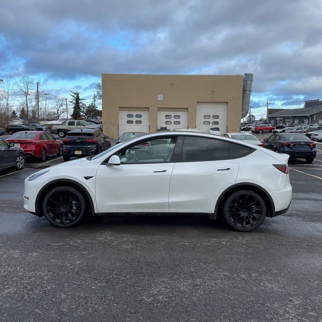 Used 2021 Tesla Model Y Long Range image 11
