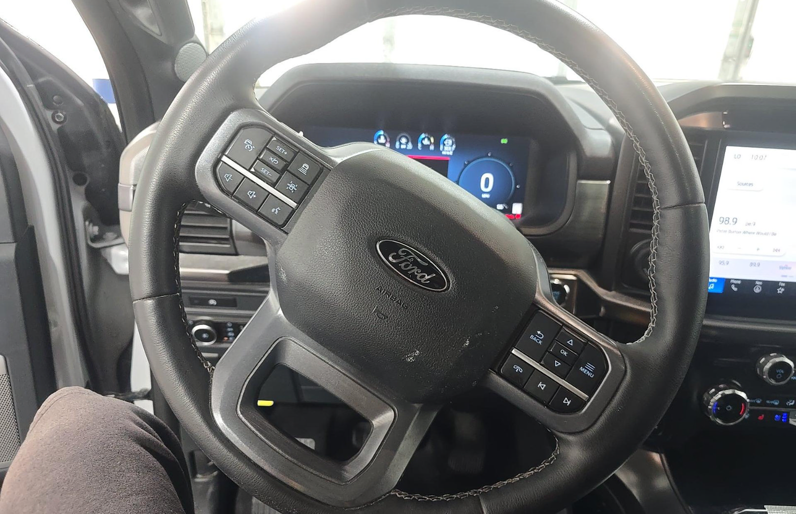 Used 2025 Ford F150 Lariat AWD/4WD image 10