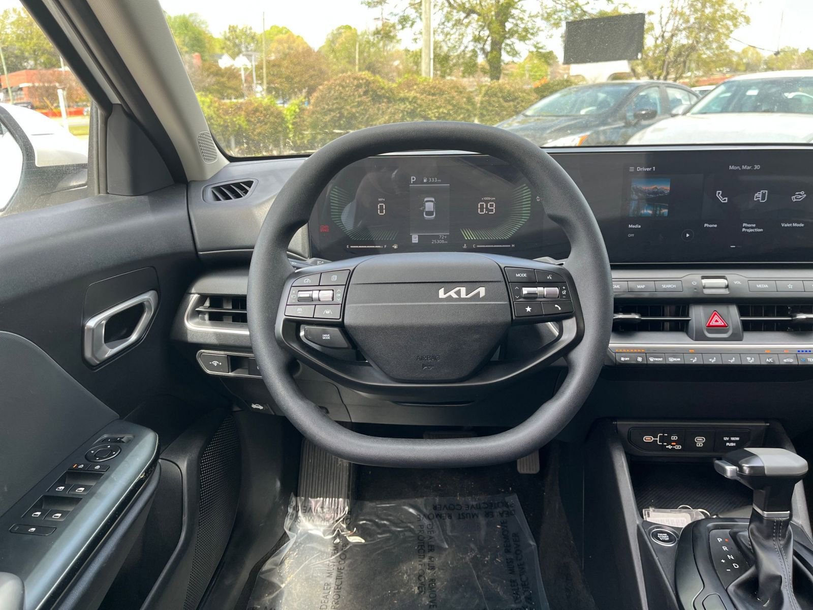 Used 2025 Kia K4 LXS image 32