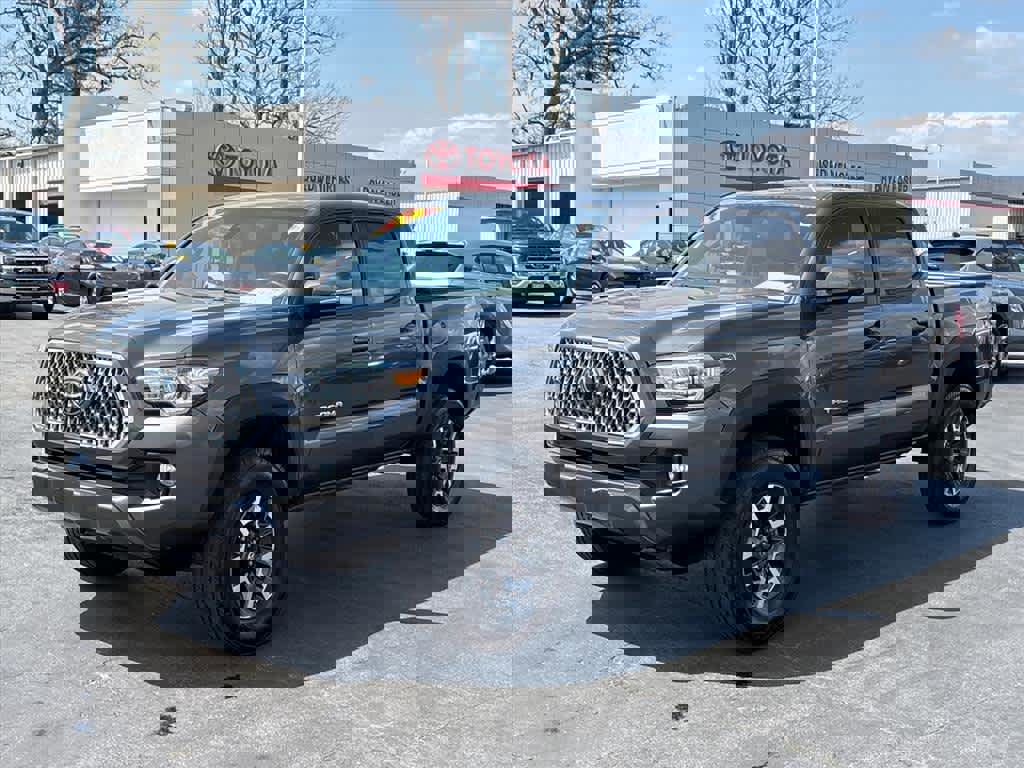 Used 2018 Toyota Tacoma TRD Off-Road image 25