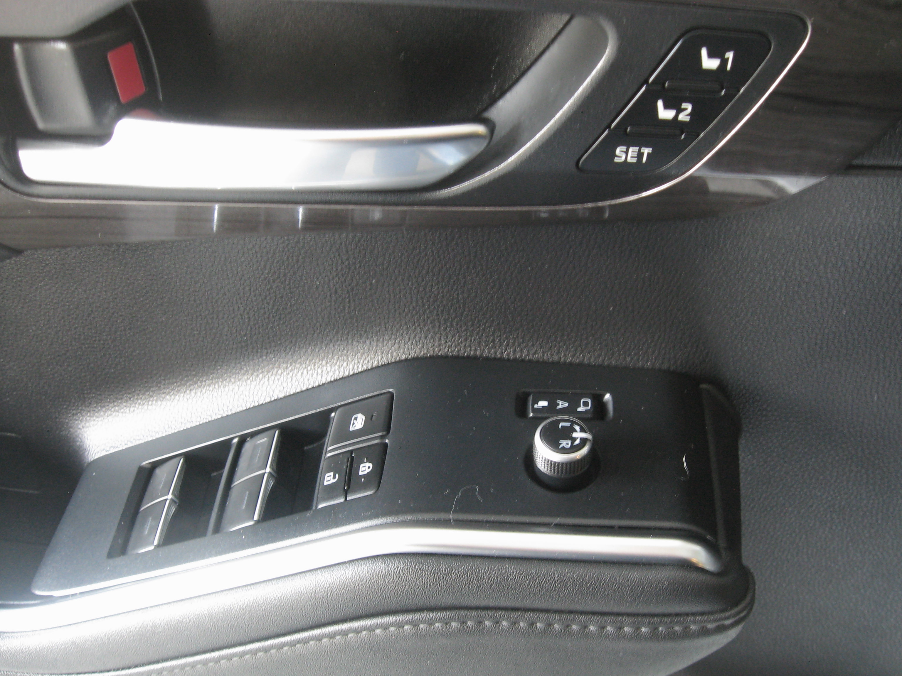Used 2023 Toyota Highlander Limited AWD/4WD image 13