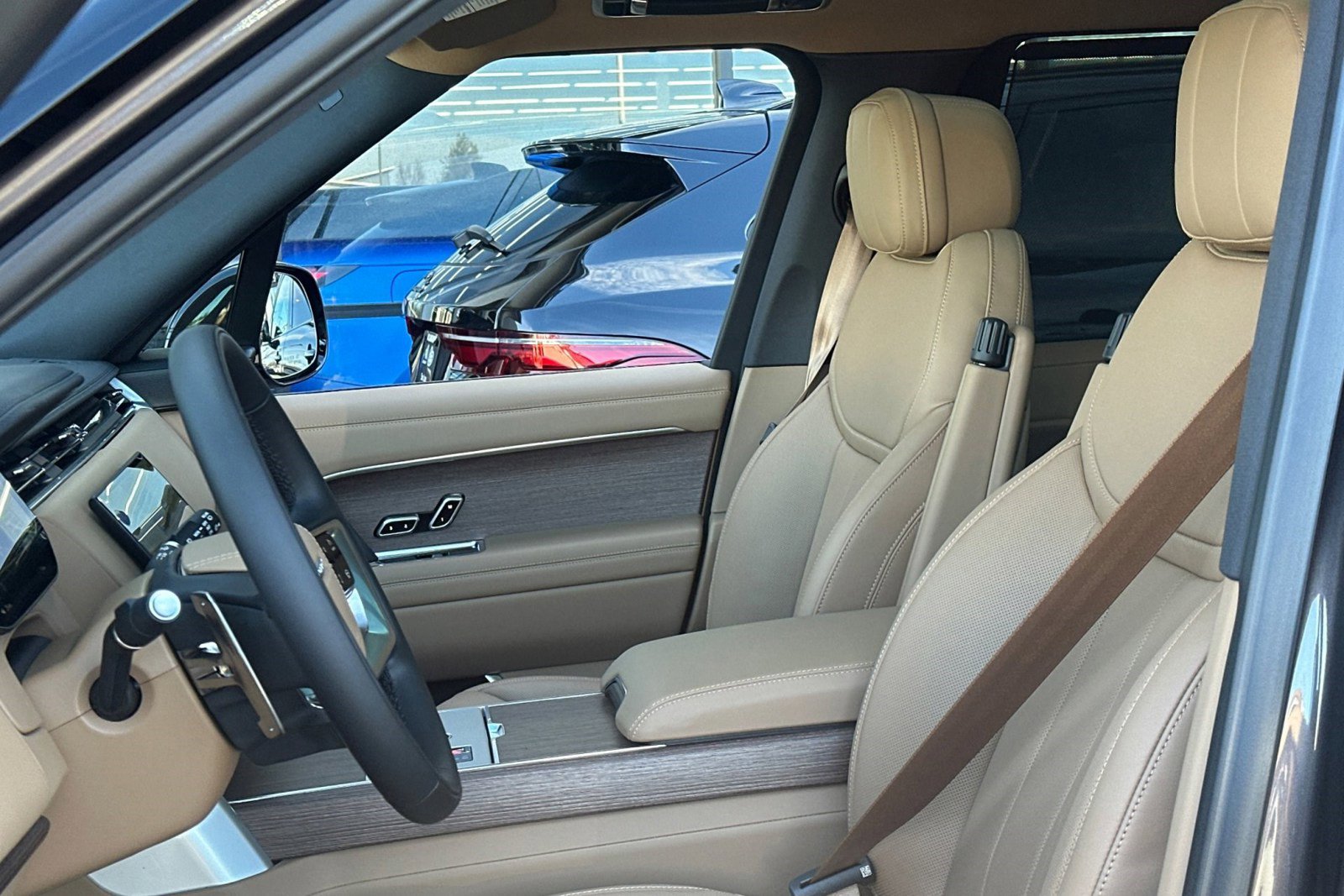 New 2026 Land Rover Range Rover Long Wheelbase SE image 6