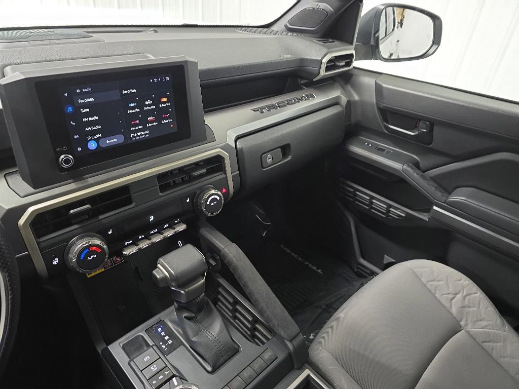 Used 2024 Toyota Tacoma SR5 AWD/4WD image 25