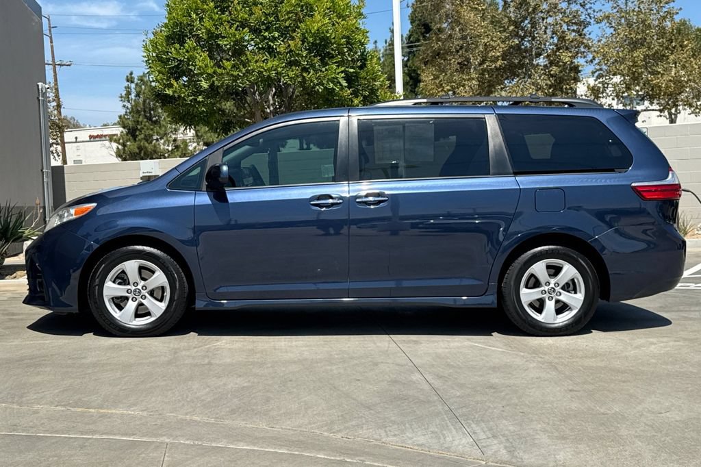 Used 2020 Toyota Sienna LE w/ LE Preferred Package FWD image 9