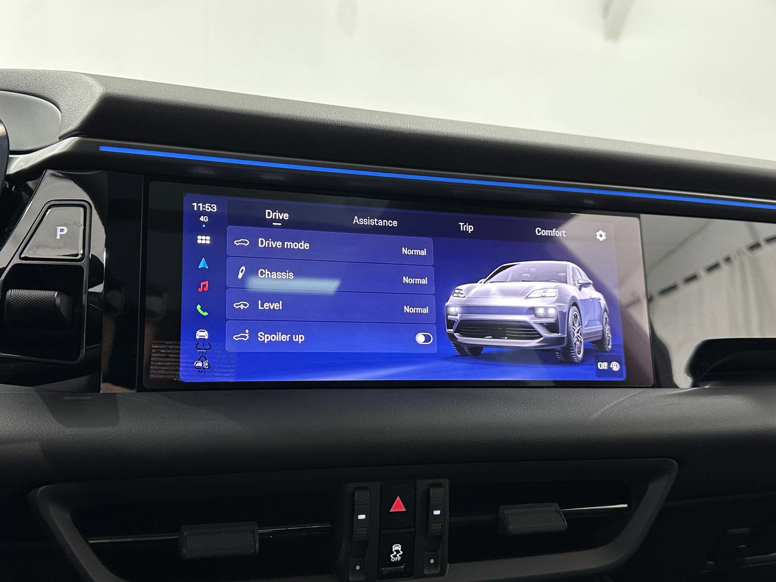 Certified 2025 Porsche Macan Electric image 40