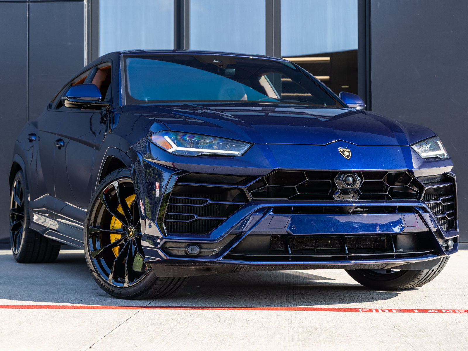 Used 2021 Lamborghini Urus AWD/4WD image 2