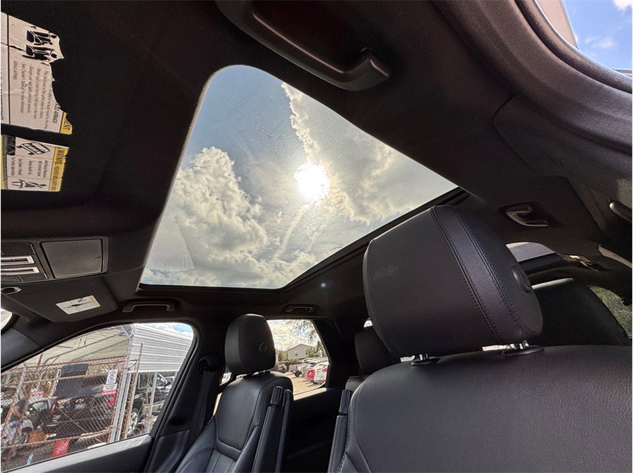 Used 2018 Land Rover Discovery SE image 34