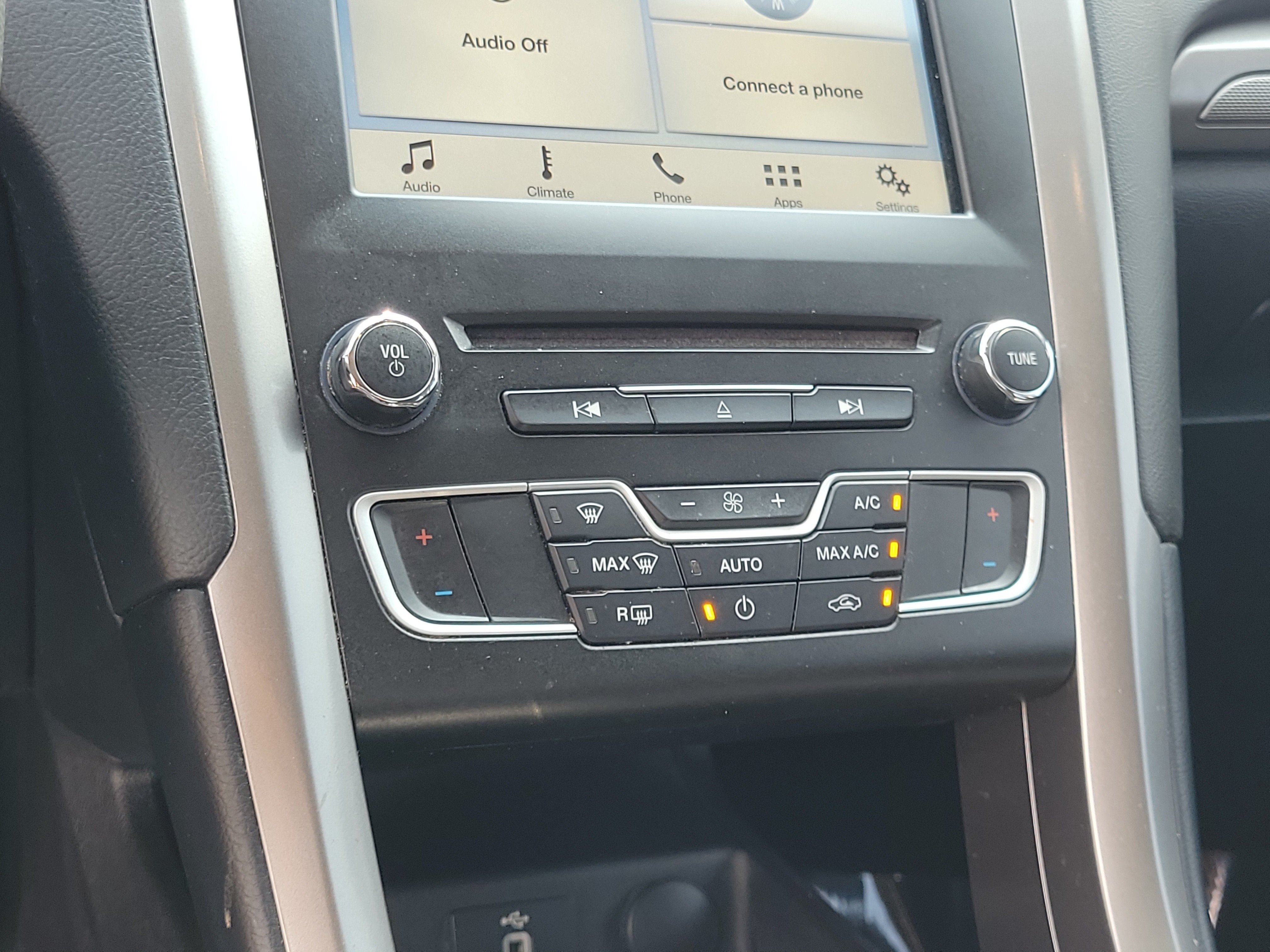 Used 2018 Ford Fusion SE FWD image 27