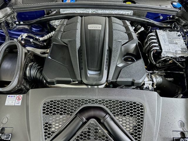 Used 2024 Porsche Macan S AWD/4WD image 32