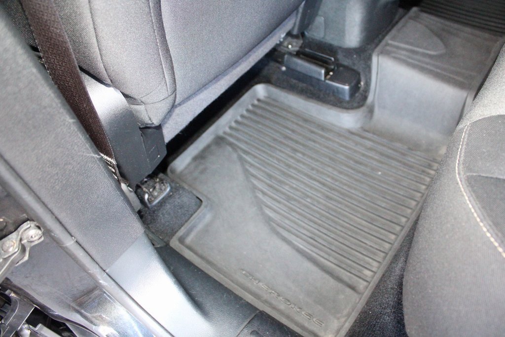 Used 2014 Jeep Cherokee Latitude image 47