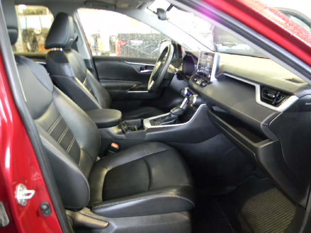 Used 2020 Toyota RAV4 XLE Premium AWD/4WD image 21
