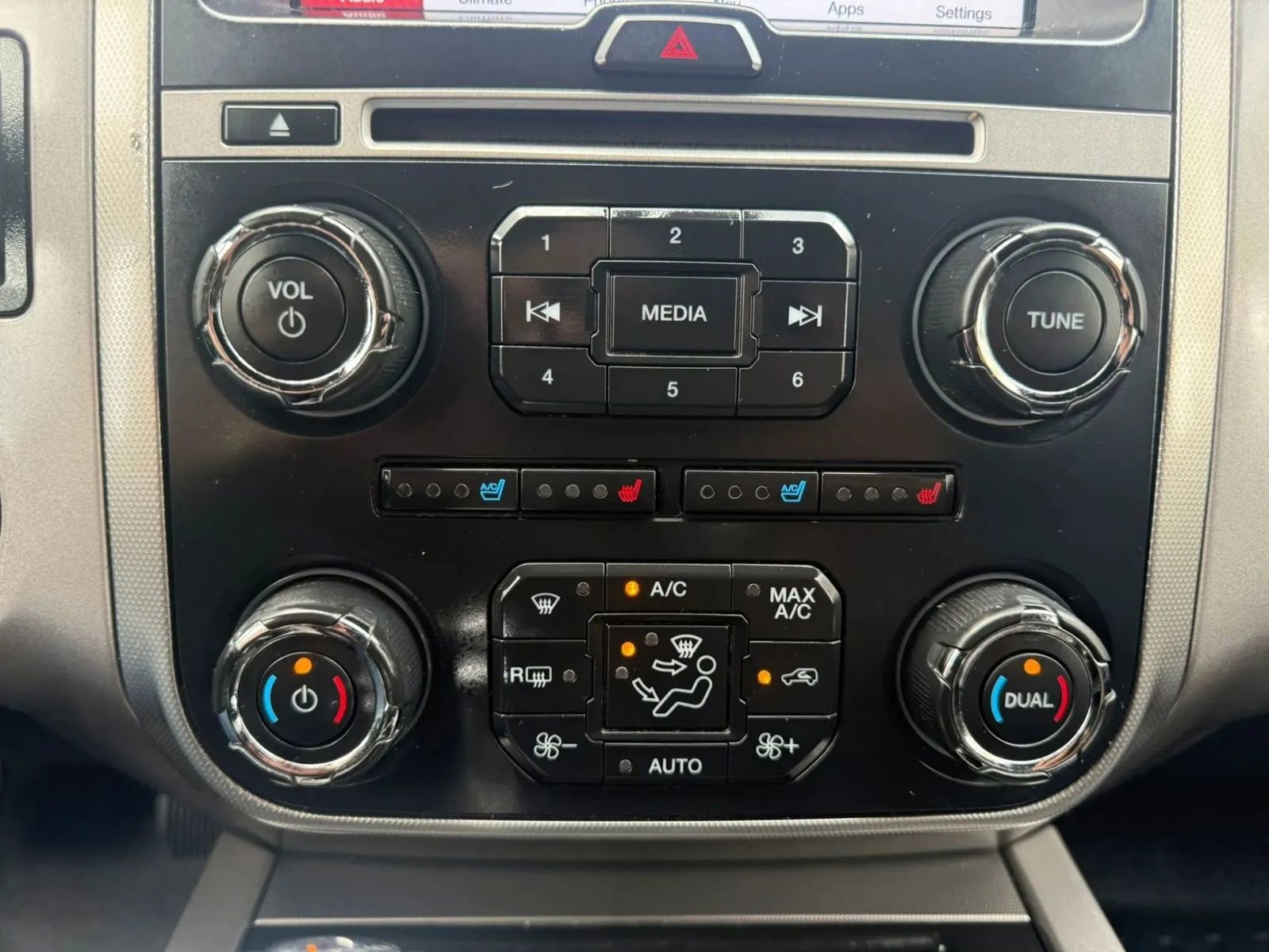 Used 2017 Ford Expedition Limited w/ Equipment Group 301A AWD/4WD image 28