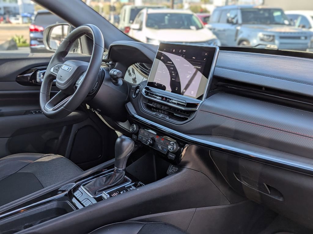 Used 2024 Jeep Compass Trailhawk image 31