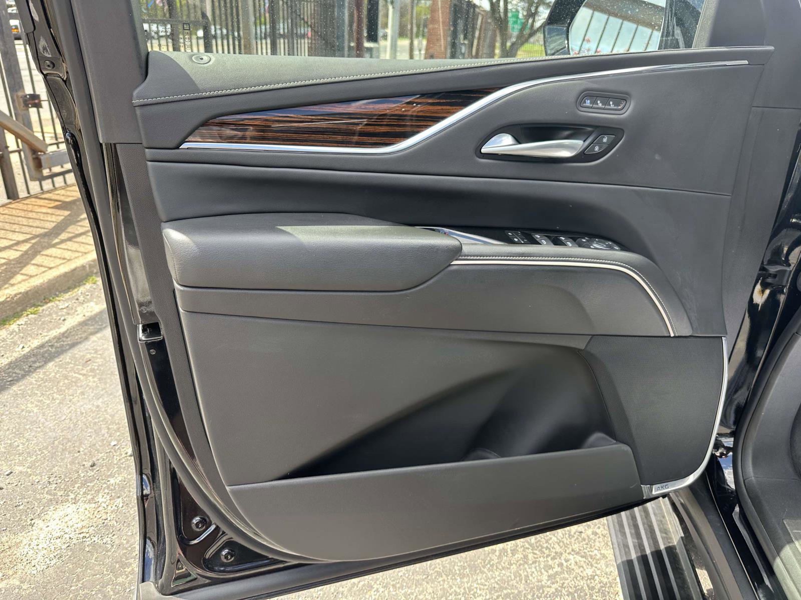 Certified 2023 Cadillac Escalade Premium Luxury w/ Performance Package image 7