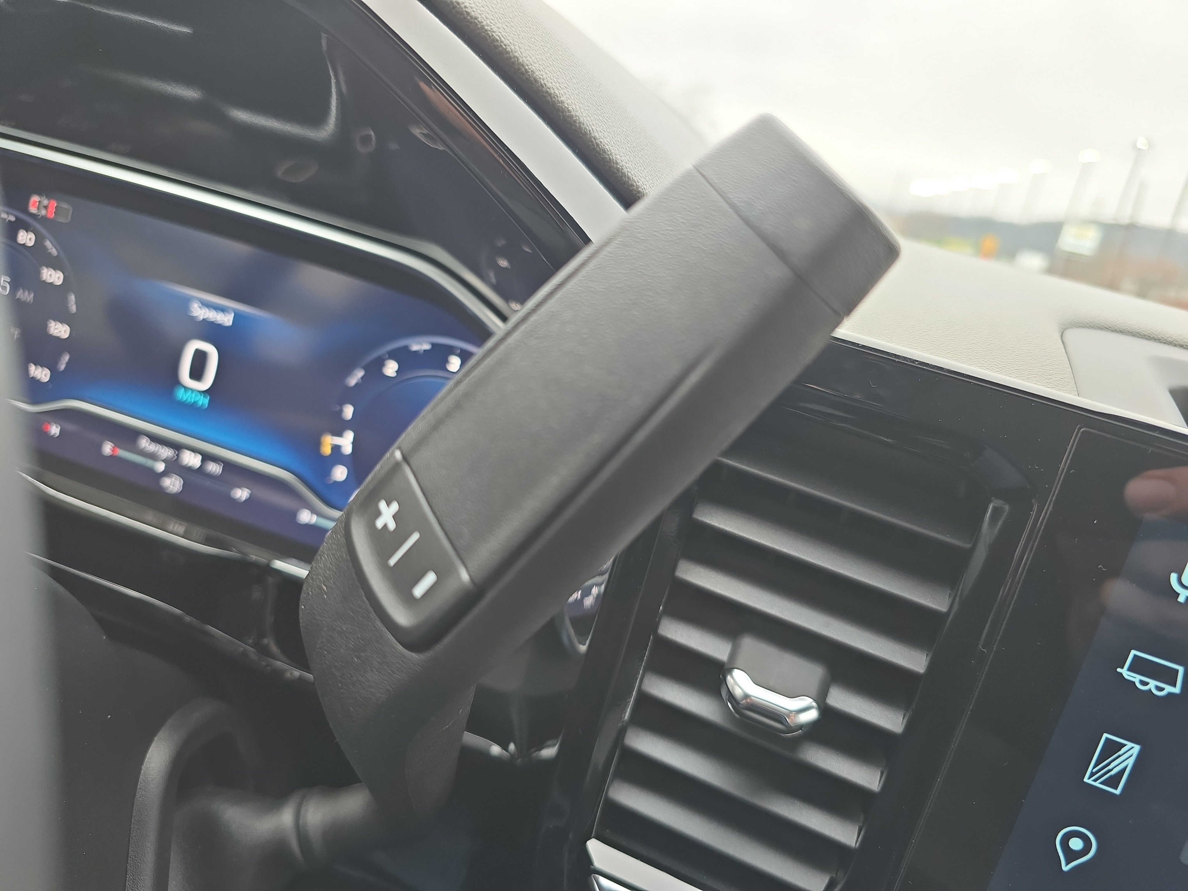 Used 2025 Chevrolet Silverado 2500 ZR2 w/ Technology Package image 31