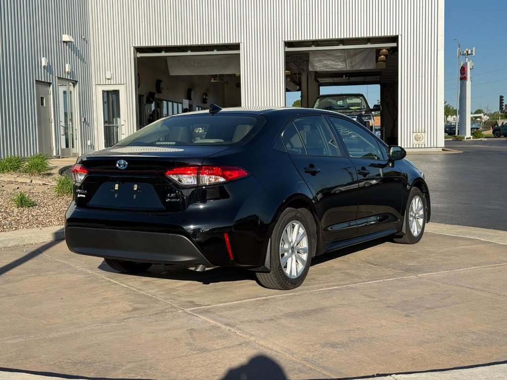 Certified 2025 Toyota Corolla LE w/ LE Premium Package image 5