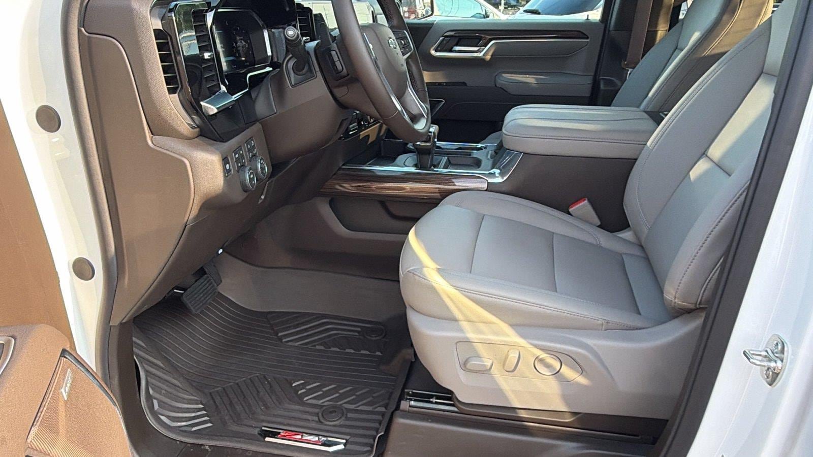 New 2026 Chevrolet Silverado 1500 RST w/ RST All Star Premium Package AWD/4WD image 16