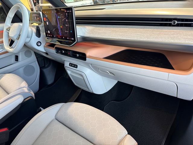 Used 2025 Volkswagen ID. Buzz 1st Edition image 20