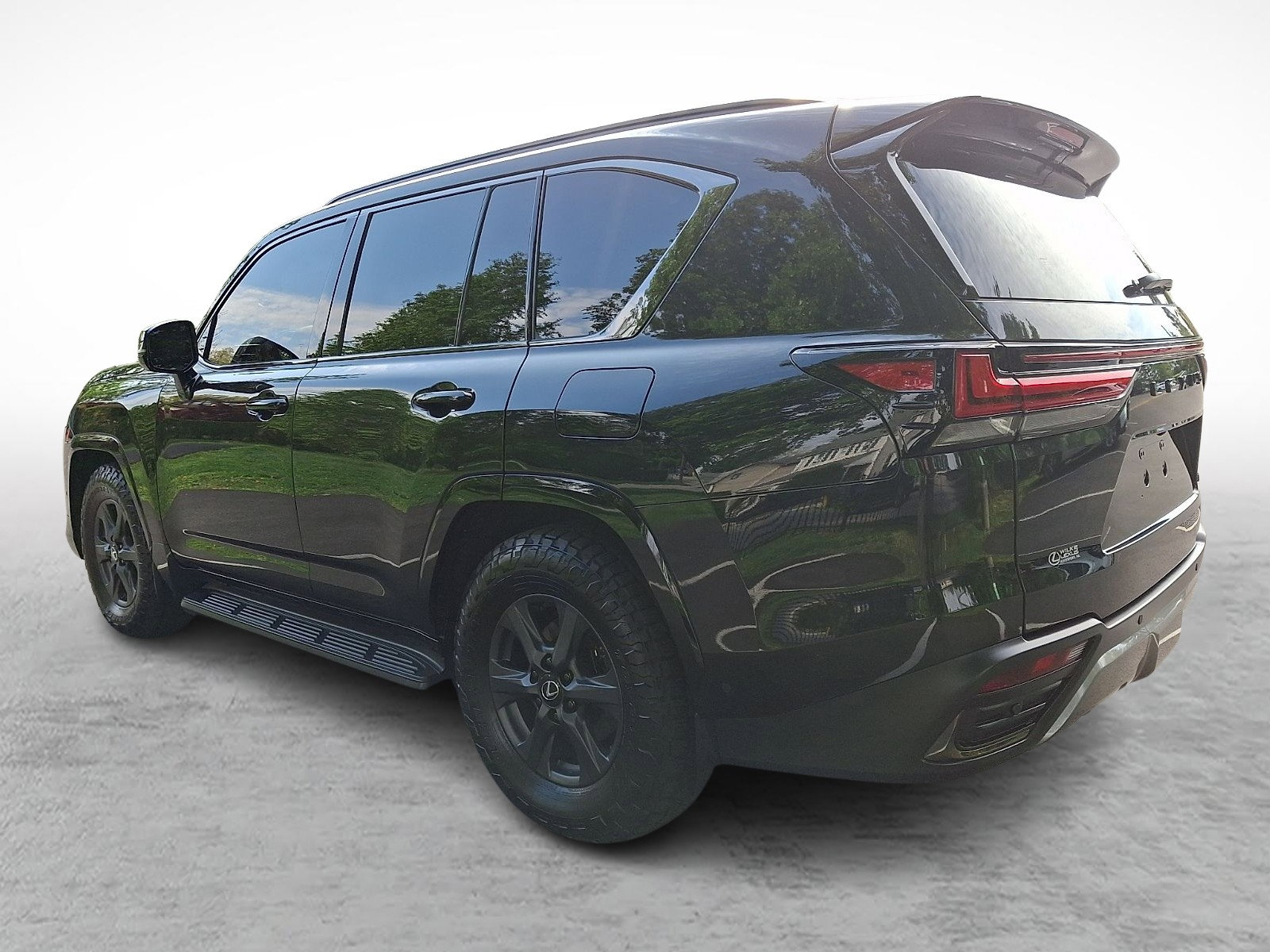 Certified 2025 Lexus LX 700h Overtrail AWD/4WD image 4