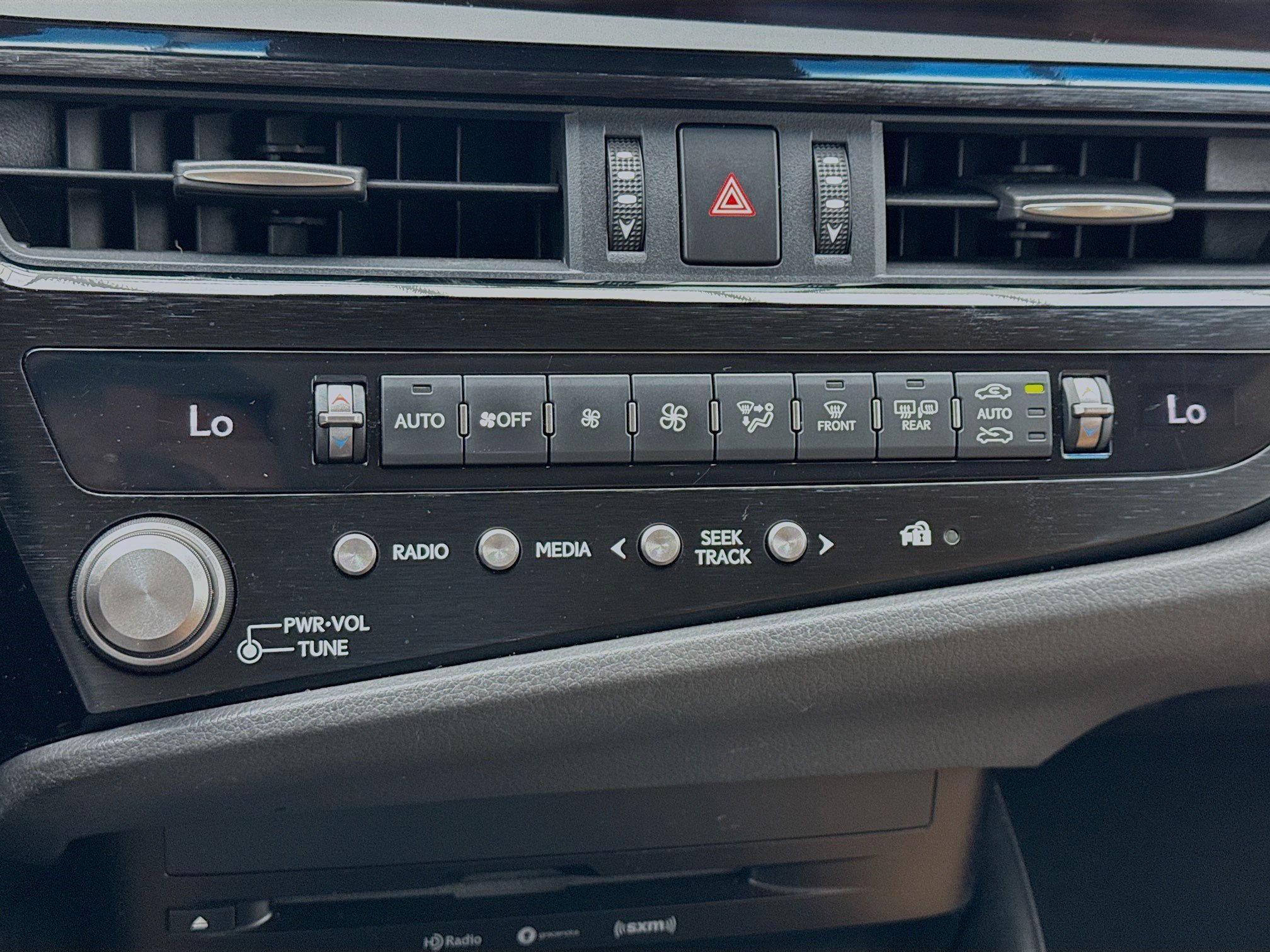 Used 2022 Lexus ES 300h image 12