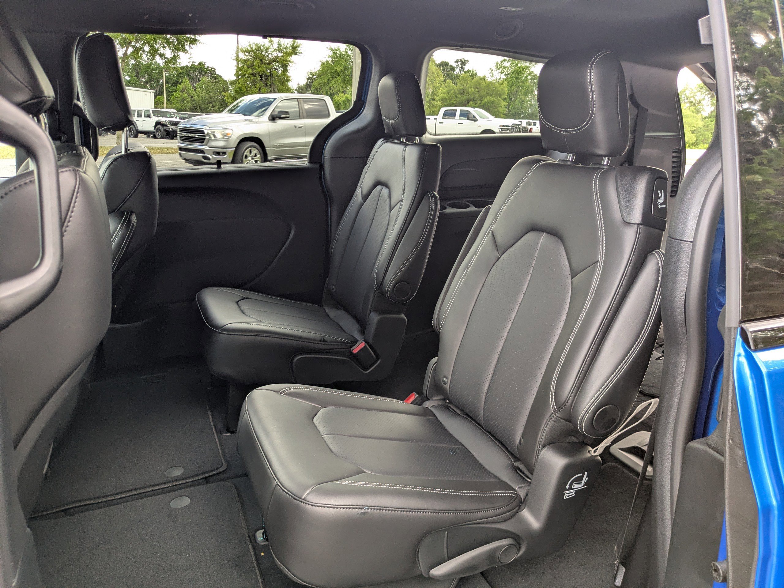 New 2026 Chrysler Pacifica Select FWD image 13