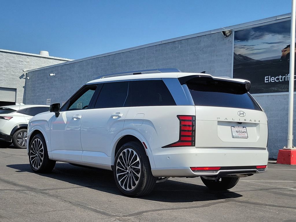 Used 2026 Hyundai Palisade Calligraphy FWD image 2