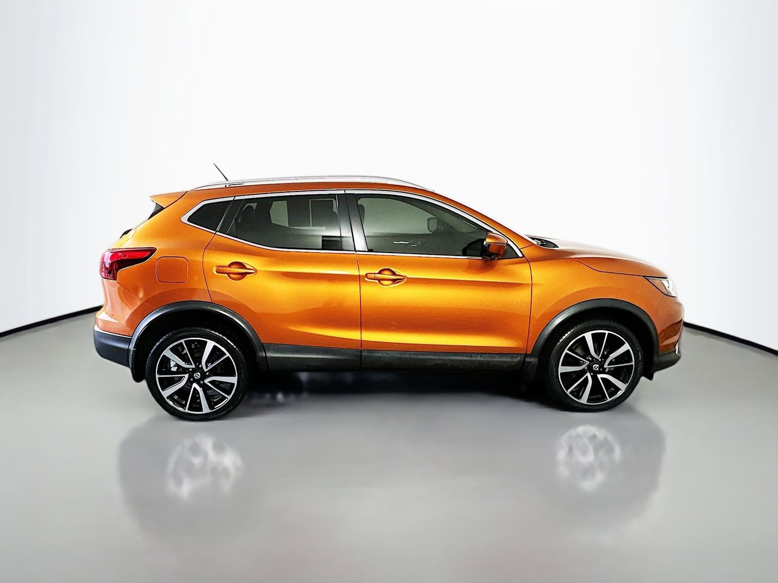 Used 2017 Nissan Rogue Sport SL w/ SL Premium Package FWD image 8