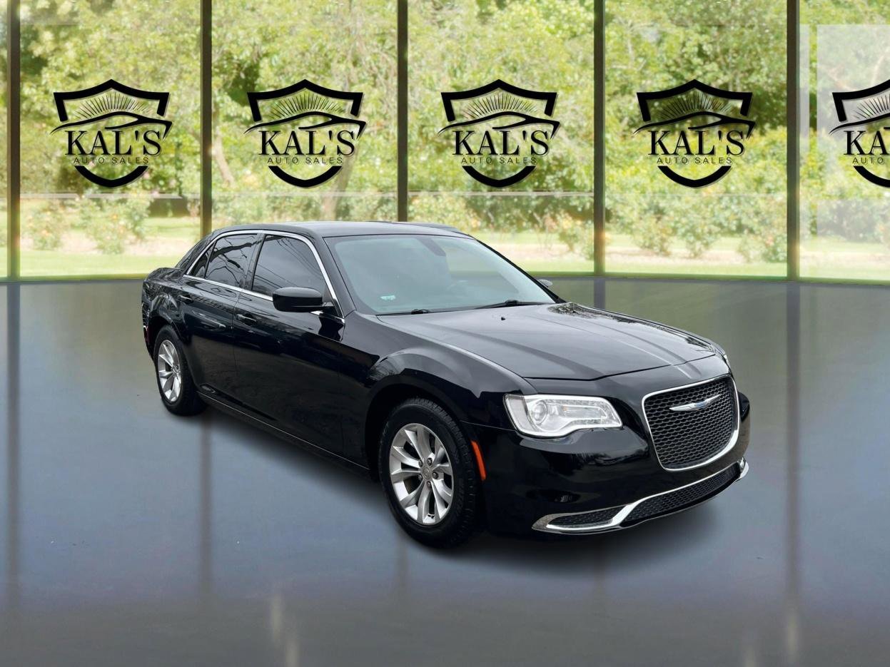 Used 2018 Chrysler 300 Touring RWD image 3