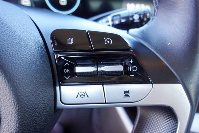 Used 2021 Hyundai Elantra Limited image 14