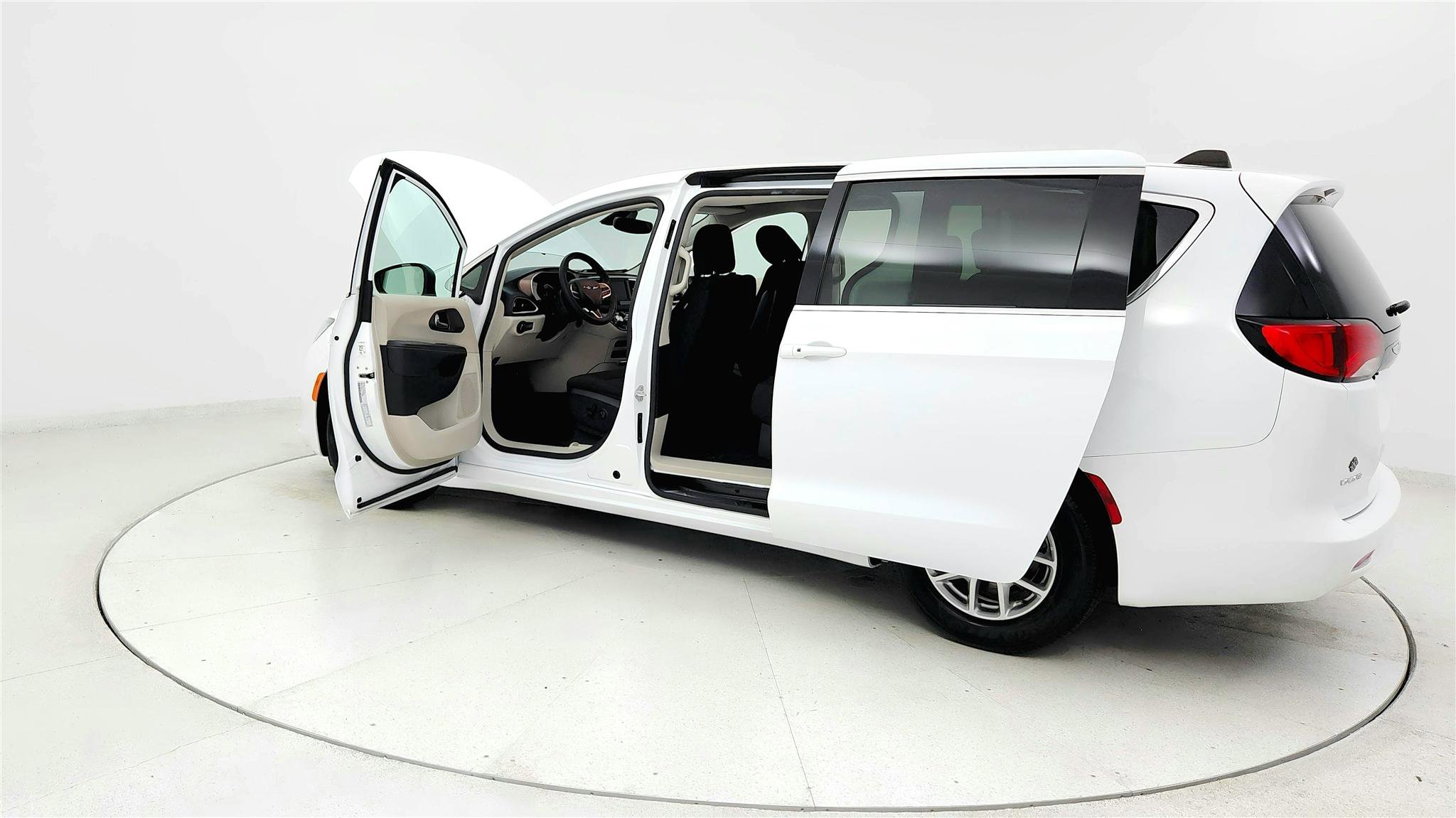 Used 2023 Chrysler Voyager LX FWD image 10