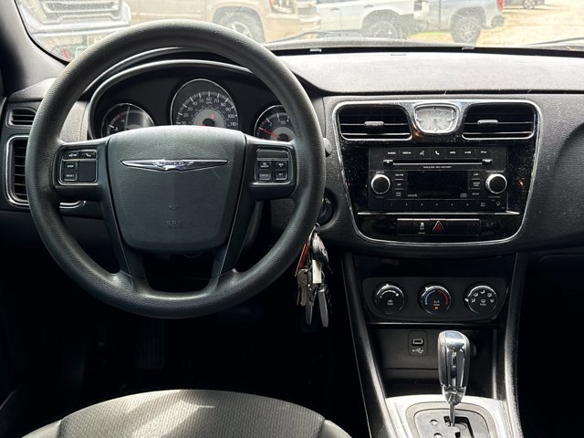 Used 2012 Chrysler 200 LX FWD image 4