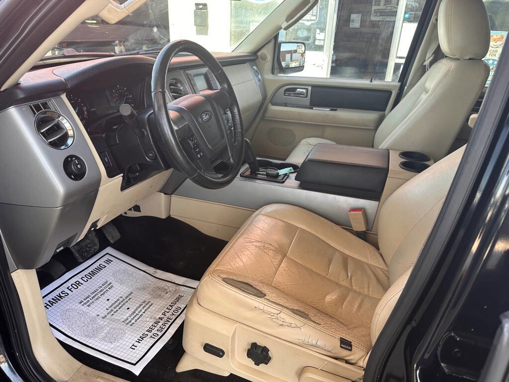 Used 2015 Ford Expedition XLT image 12