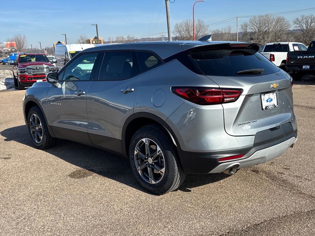 Used 2025 Chevrolet Blazer LT AWD/4WD image 4