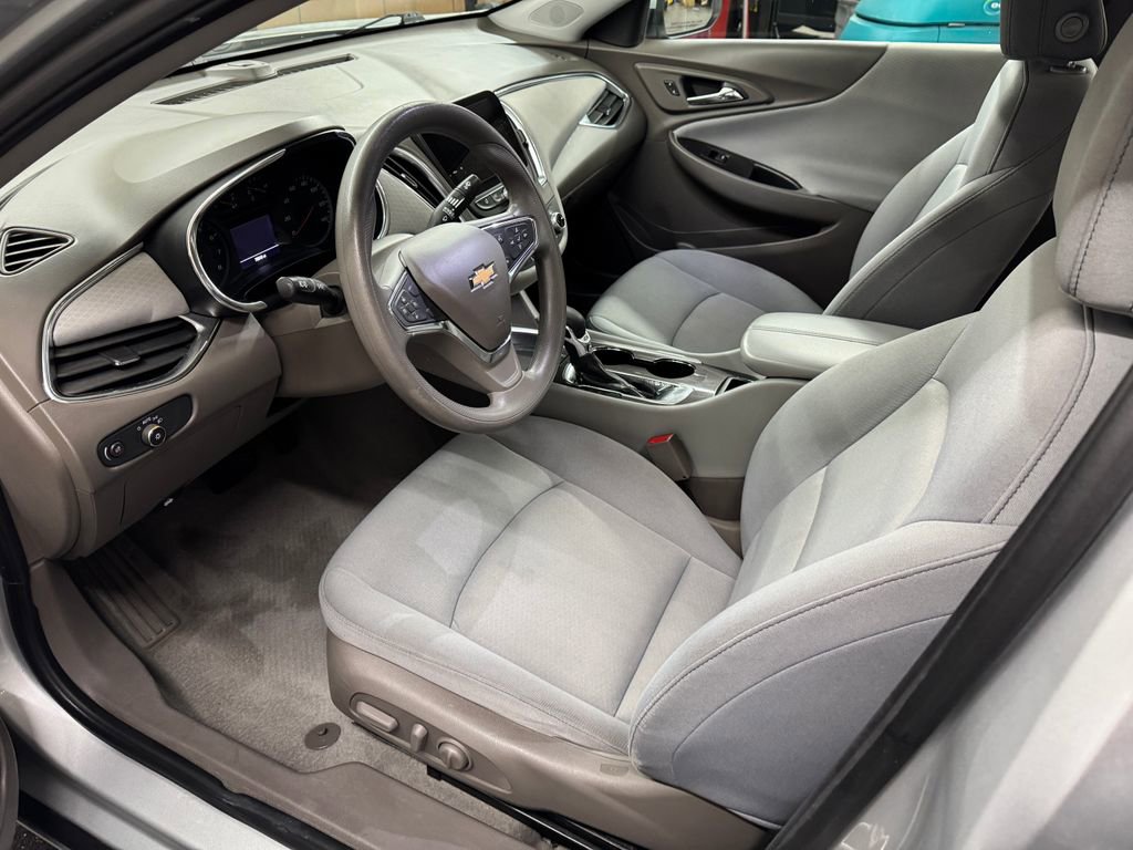 Used 2021 Chevrolet Malibu LT image 13