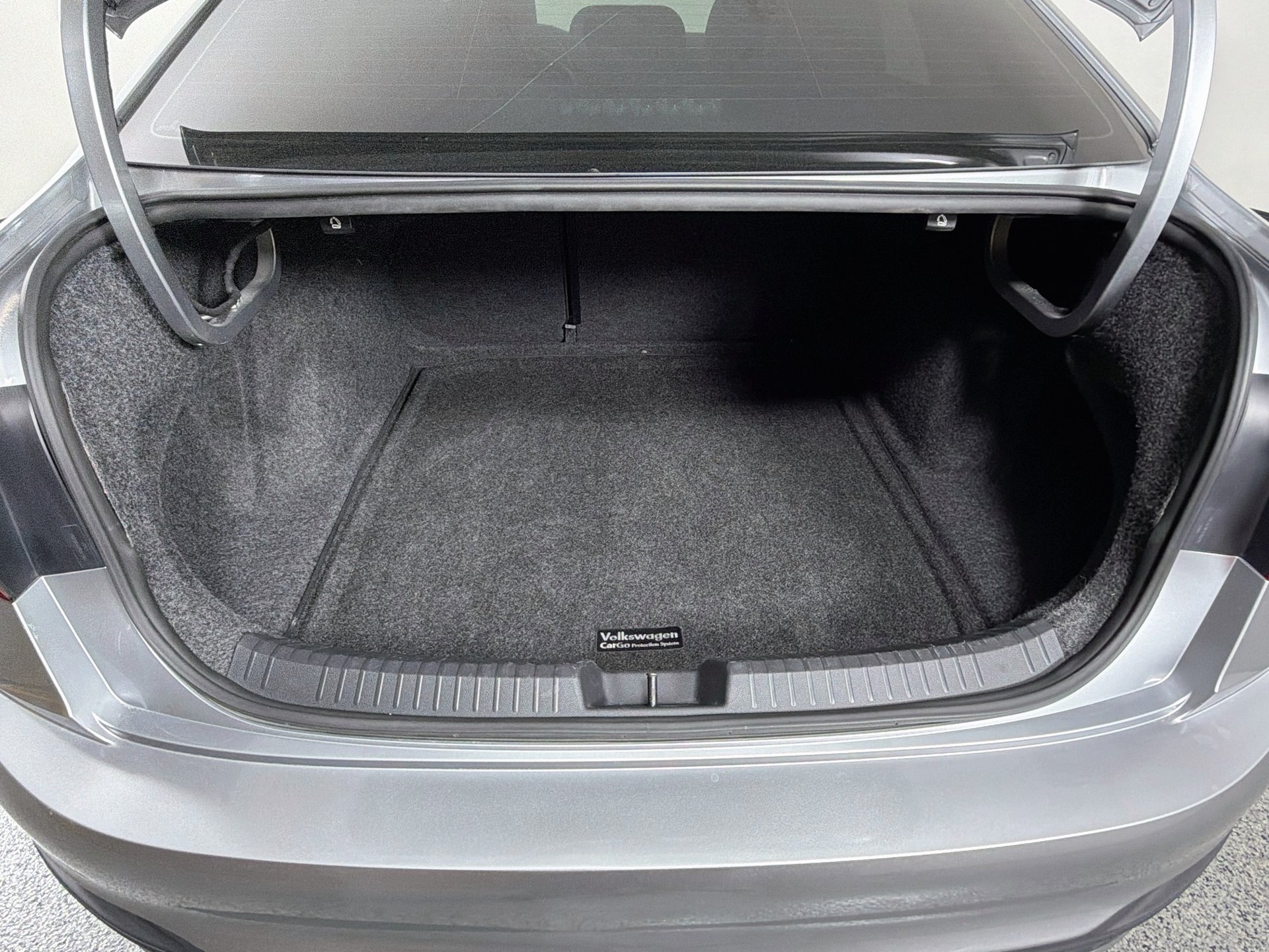 Certified 2023 Volkswagen Jetta SE FWD image 23