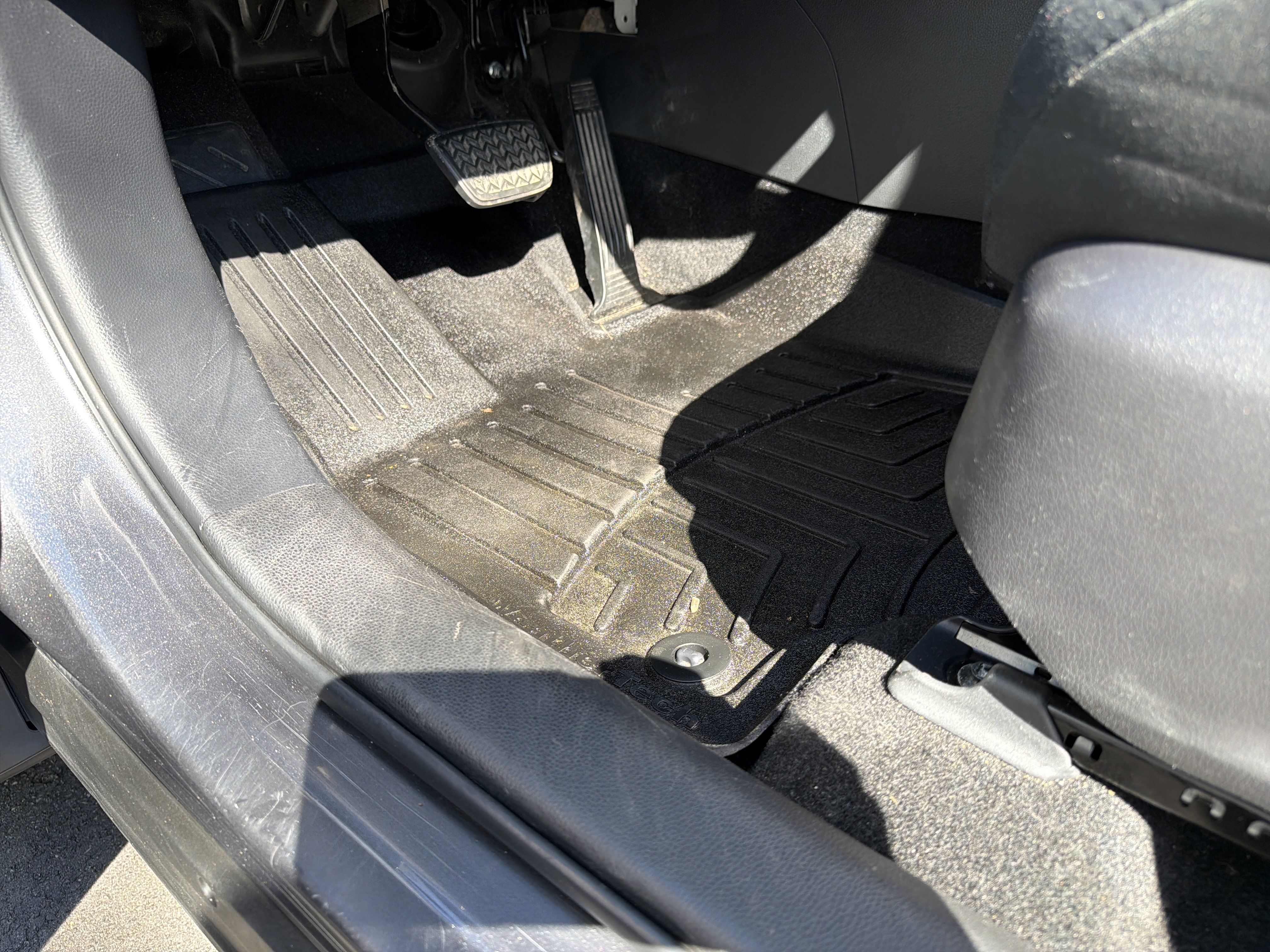 Used 2019 Toyota RAV4 XLE w/ All Weather Liner Package image 17