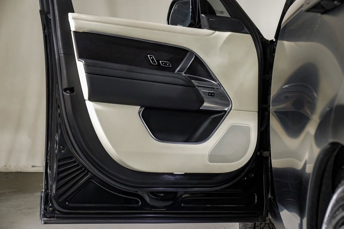 Used 2023 Land Rover Range Rover SE image 33